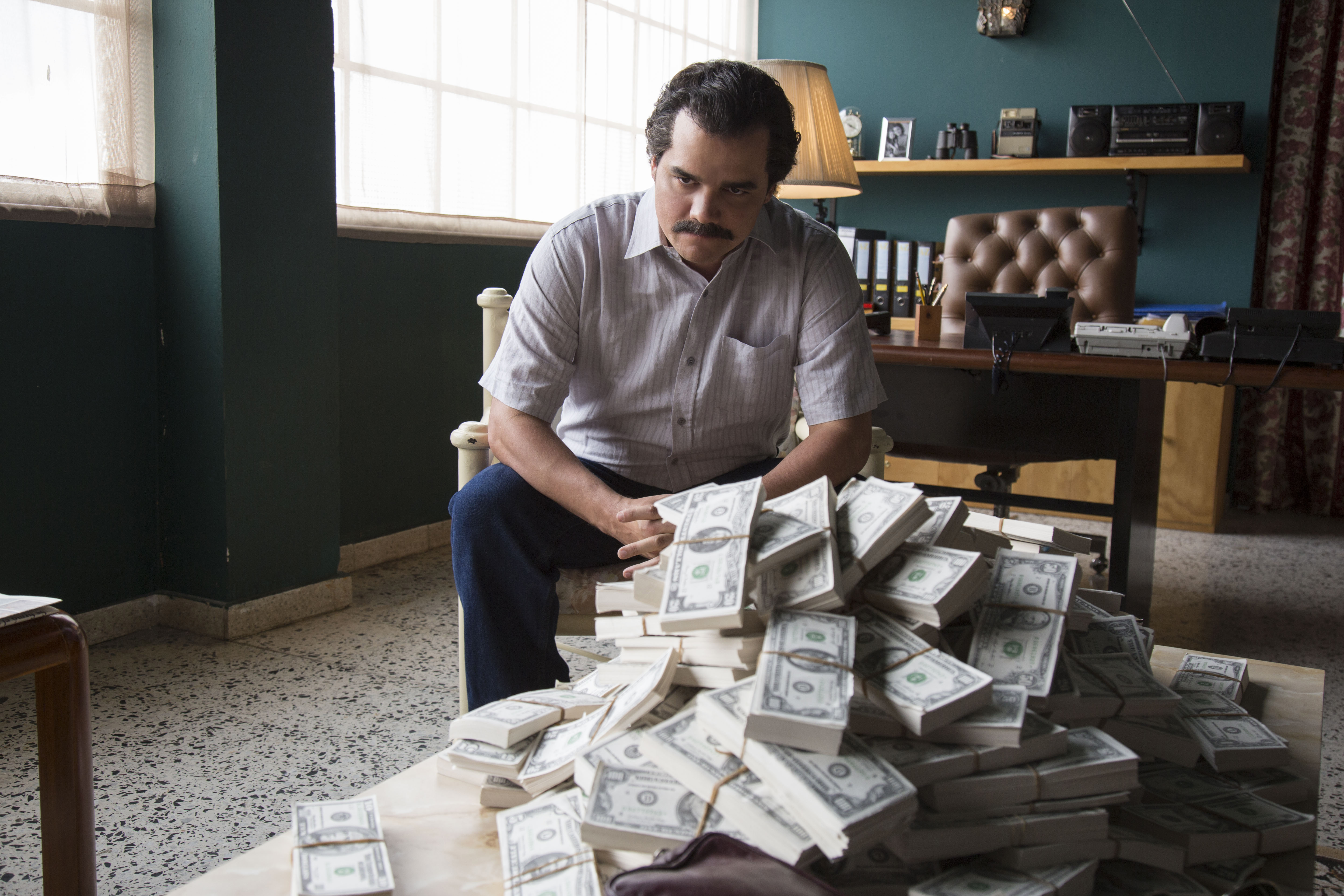 Wagner Moura as Pablo Escobar in the Netflix Original Series NARCOS. Photo credit: Daniel Daza/Netflix